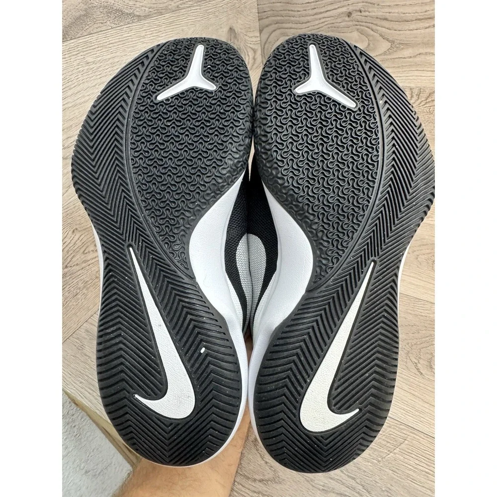 Nike Air Versatile Basketball Running Shoes Sneakers Athletic Women's 7 Black